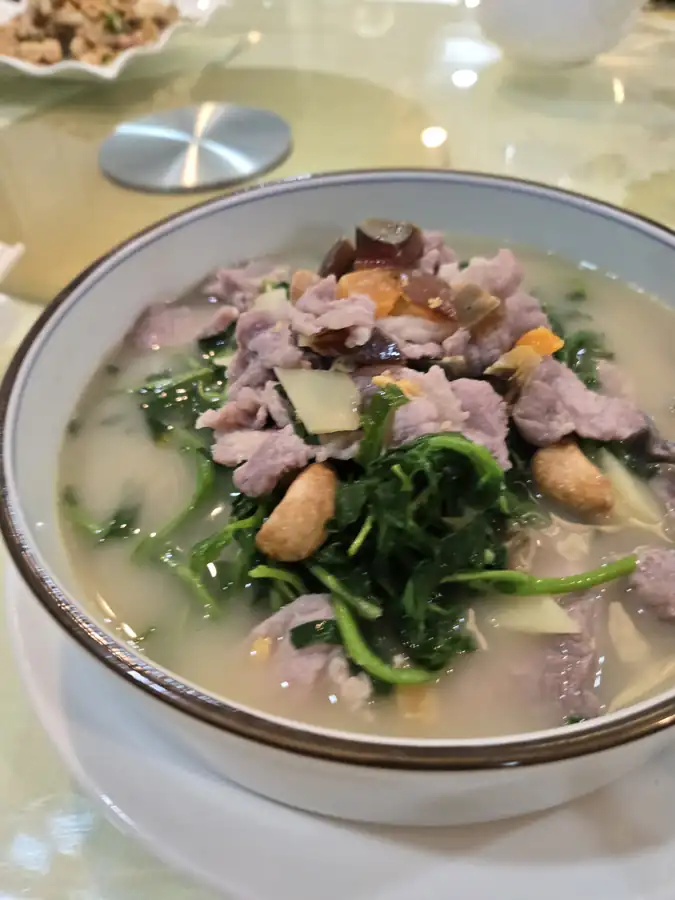 Pork & Pea Shoot Soup · 豆苗肉片湯